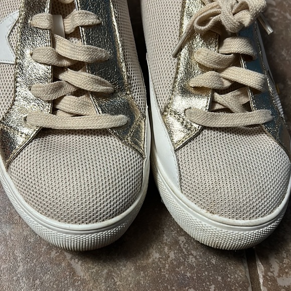 Nature Breeze brand gold sneakers size 11 - Picture 3 of 8